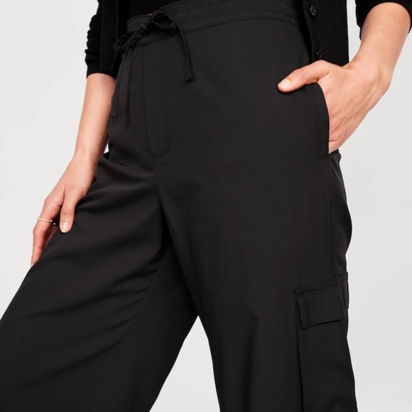 NWT OLD NAVY High-Waisted StretchTech Wide-Leg Cargo Pants Color: Black Jack - Picture 4 of 7